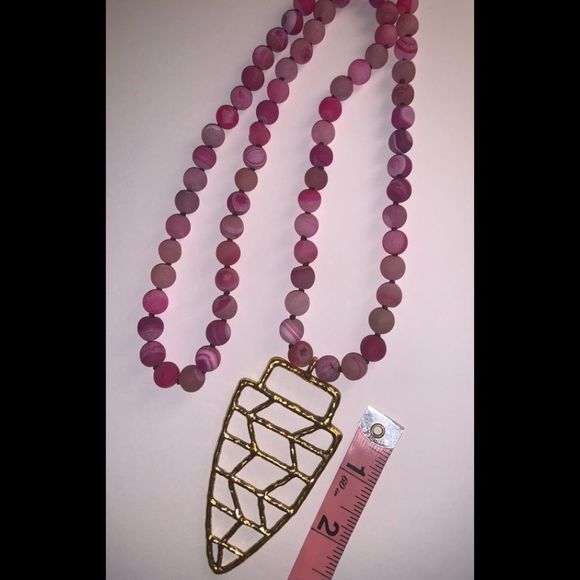 Pink druzy bead necklace with triangular shaped pendant - Picture 4 of 4
